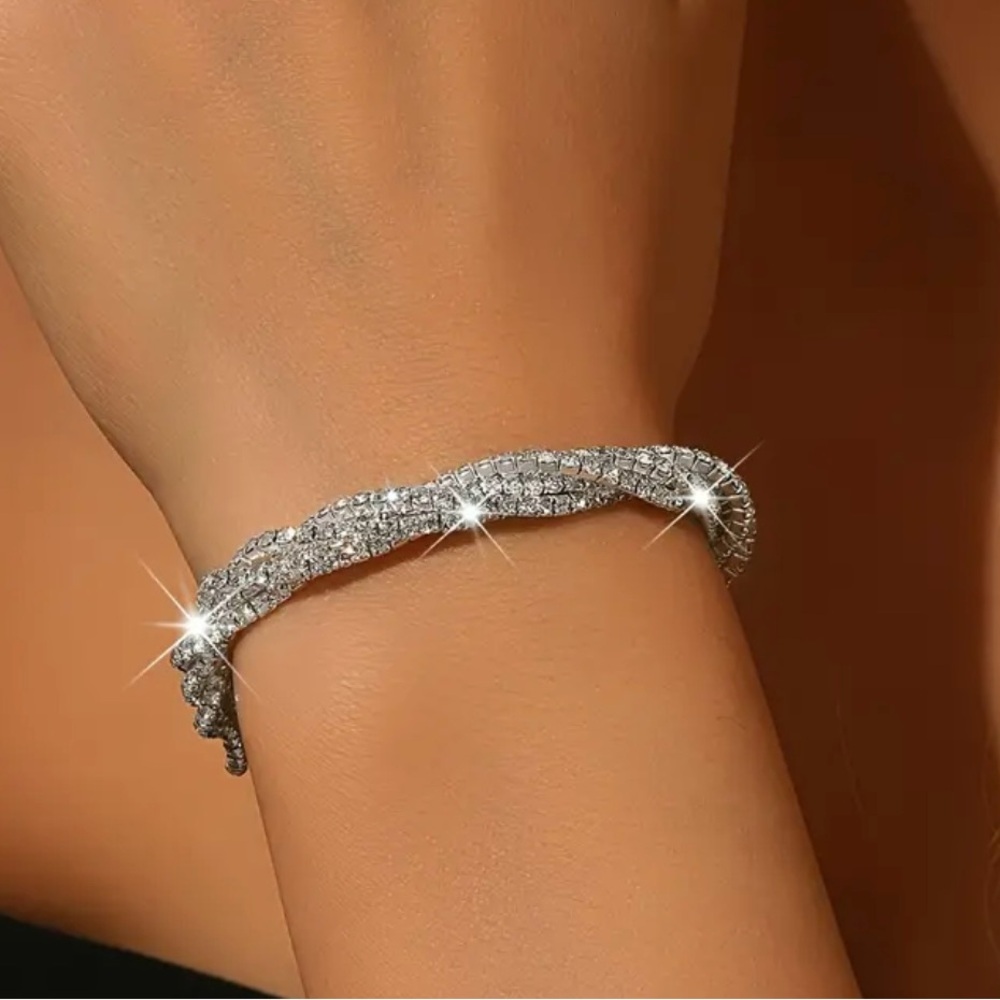 NWT Sparkling bracelet